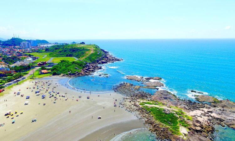 Casa Com Piscina , Churrasqueira, Wi-Fi, Em Rua De Areia A 1Km Da Praia, Bairro Sussegado, Proibido Uso De Som Extremamente Alto Ideal Para Descansar Itanhaém Kültér fotó
